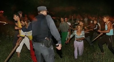 Цигани се млатиха заради булка в Благоевград