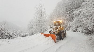 Зима е: 10 села в Неделино останаха без ток