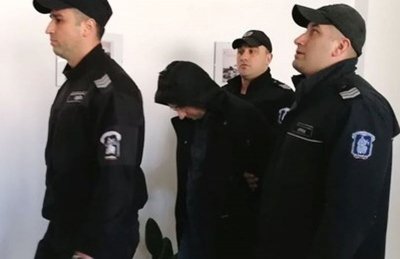Прегазил кметица рецидивист иска свобода