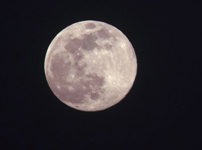 Наблюдаваме Супер розова Луна тази нощ