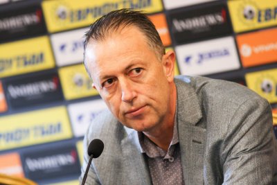 Вице на БФС: Има вариант до края на юли да се изиграят всички мачове