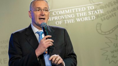 Шефът на науката в ЕС хвърли оставка