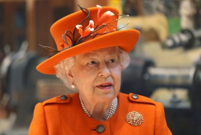Елизабет II изпрати 188 монети на възрастни британци
