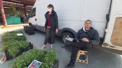 Изгониха десетки търговци от пазара в Раднево (ВИДЕО)