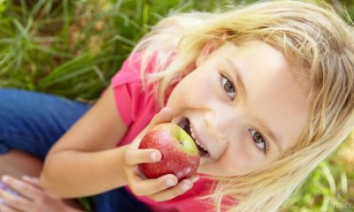 Над 420 000 ученици ще получат у дома плодове и мляко