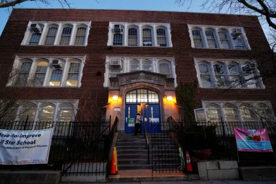 Затварят училищата в Ню Йорк до края на учебната година