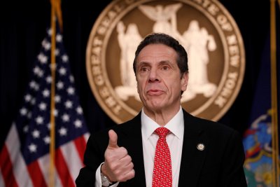 Губернаторът на Ню Йорк хули Тръмп заради кризата с коронавируса