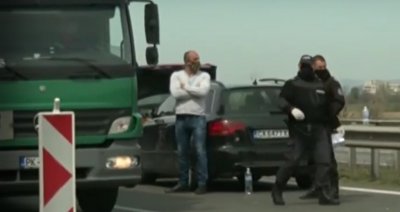 КПП-тата в София върнаха десетки автомобили 