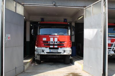 Автомобил изгоря пред жилищен блок във Варна
