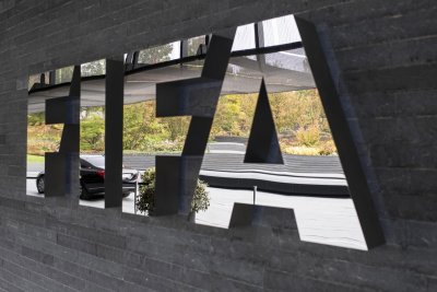 ФИФА предлага временно да се допускат пет смени на мач