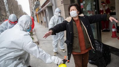 Учени: Повече от 230000 са заразените с коронавирус в Китай