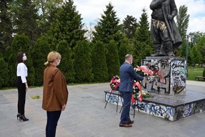 Оскверниха паметника на Гоце Делчев в Скопие