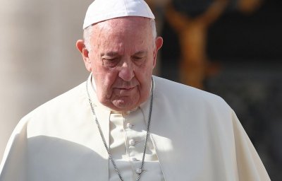 Папата нахрани проститутки и транссексуални
