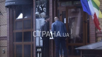 Посред чума: Депутати си спретнаха запой по случай приет закон