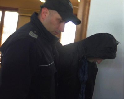 Пускат шофьора на автобуса, убил кметица и младеж