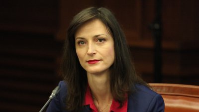 Мария Габриел: Ще намерим ваксина срещу COVID-19 до края на годината