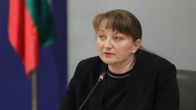Сачева: Да се удвоят дните за неплатен отпуск, считани за стаж