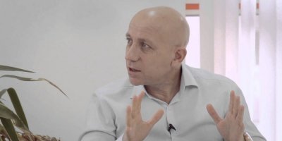Ивайло Пенчев се отървал само с ожулено лице