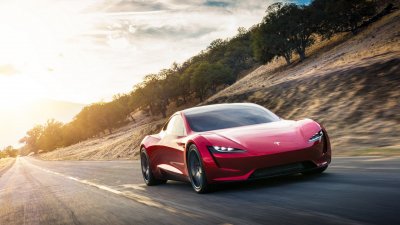 Tesla отлага представянето на най-бързия автомобил в света заради COVID-19
