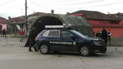 Mасово тестват за Covid-19 в блокирания ромски квартал в Ямбол