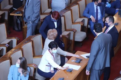 Депутатите се връщат в парламента на 14 май 