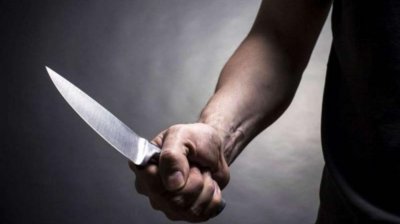 55-годишен наръган с нож в съседска разпра