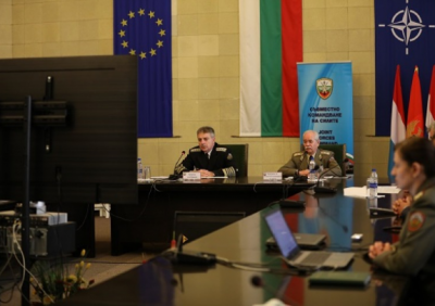 Началникът на отбраната поздрави войниците ни зад граница