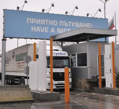 Спипаха на "Капитан Андреево" турчин да пренася нелегално маски и дезинфектанти