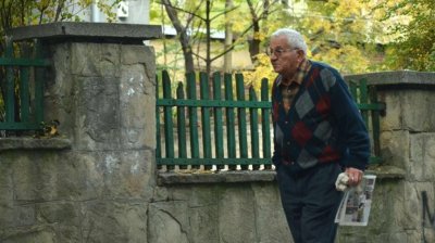 Хванаха трима младежи, пребили дядо за 80 лв.
