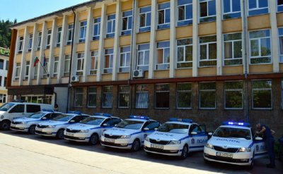Бандит разби 8 коли за една нощ