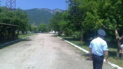 Отчаян мъж увисна на въжето в Сопот