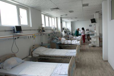 Изписаха мъж с COVID-19 след 26 дни на командно дишане