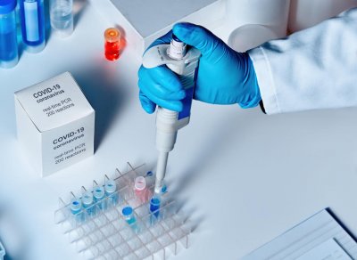 МЗ отговори на Бенатова: Болниците не бива да изискват PCR-тест при прием