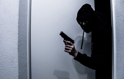 Крадец обра дядо и похарчи парите за годеж и ремонт