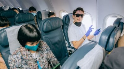 Отчаян ход: Пускат и без маски в самолета