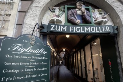 Жест: Виена подарява по 50 евро на семейства, за да отидат на ресторант
