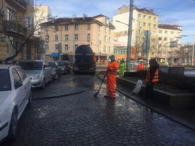 Старт в 22 ч.: Мият „Подуяне“ от разлетия асфалт