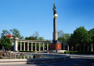 Австрийската полиция брани паметника на Съветската армия