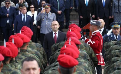Румен Радев зове за повече уважение към армията 