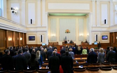 Новата парламентарна сесия започна с химните на България и на ЕС