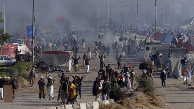 Девет души загинаха при атентат в Пакистан
