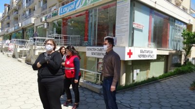 Министерство раздаде 30 т храни на бедните в Благоевград