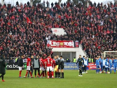 Фенове на ЦСКА дарявали пари за спасение на Левски