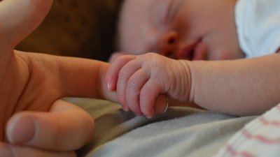 Eвростат: Българките раждат най-рано първо дете в ЕС