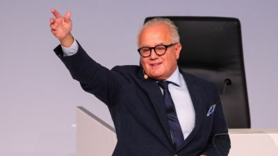 Футболен шеф призова да се намалят заплатите