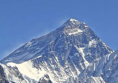 След 45 г. китайски алпинисти мерят отново Еверест