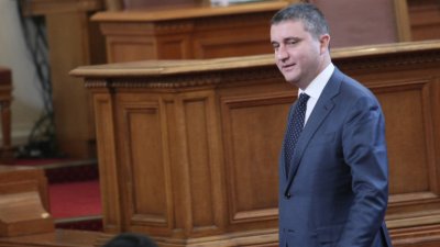 Препитват Горанов за хазарта в парламента 