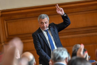 Валери Симеонов: Държавната петролна компания ще сложи край на монопола на "Лукойл"