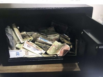 Хванаха трима бургазлии с 900 г марихуана и 32 000 лв. (СНИМКИ)