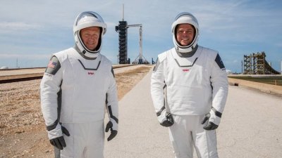 В 22,22: SpaceX отново ще опита да изстреля двамата космонавти до МКС